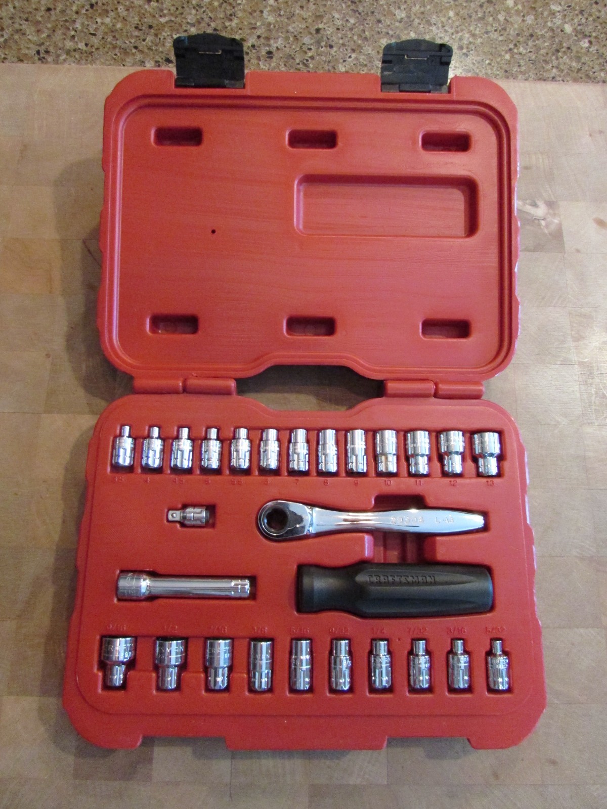 CRAFTSMAN: 27-Piece Max Axess Pass Thru Mechanic’s Tool Set (29306)