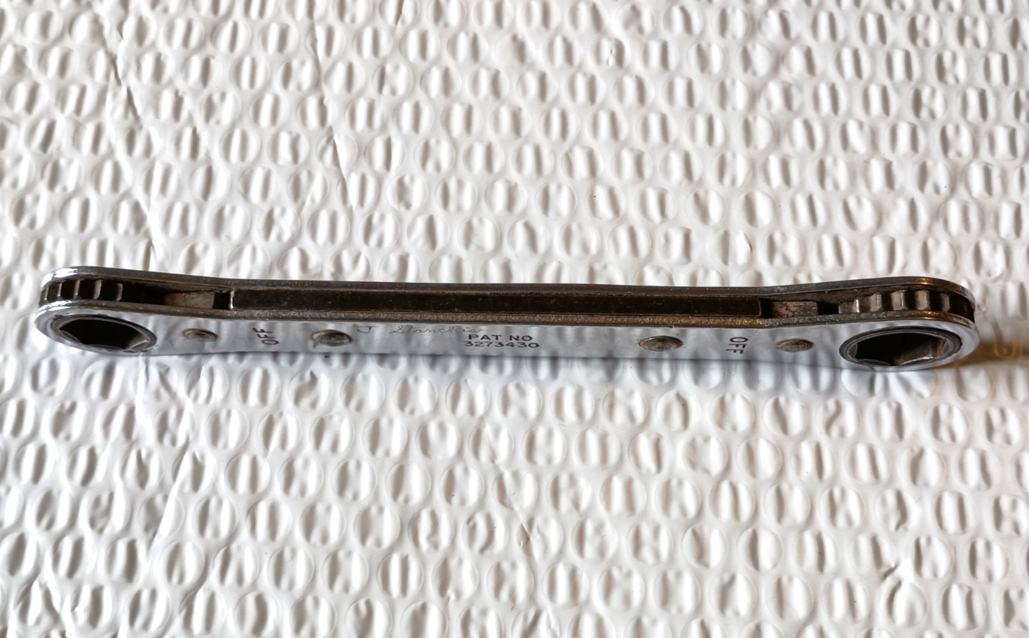 SNAP-ON R2022S, 5/8″ X 11/16″ DBL. RATCHETING BOX WRENCH, 6PT. 7.75″ LONG, 6PT.