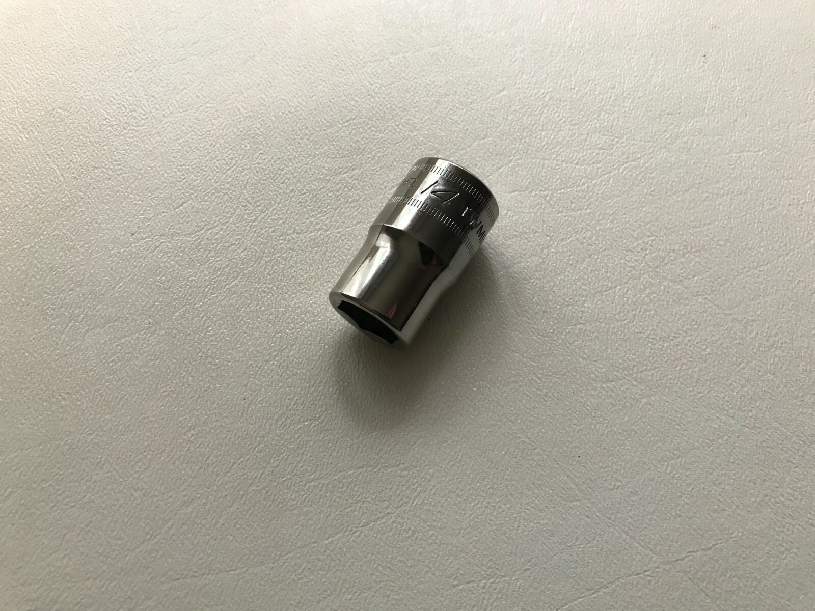 Snap-On Tools USA *NEW* 1/2″ Drive 6pt 14mm Metric Shallow Chrome Socket TWM14A