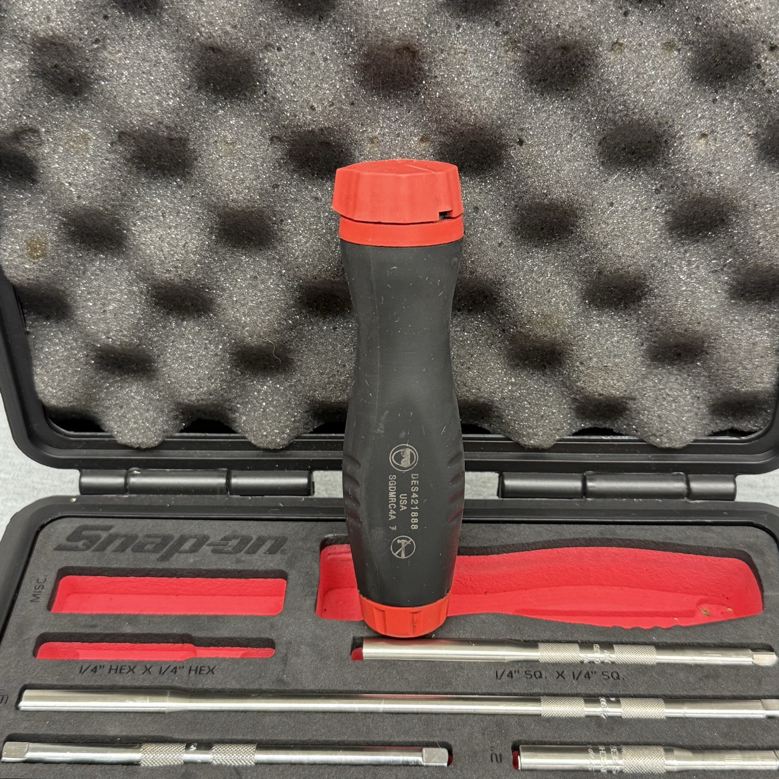 Snap-On SGDMRC44FR – 42 Piece Ratcheting Screwdriver & Bit Set W/ Case