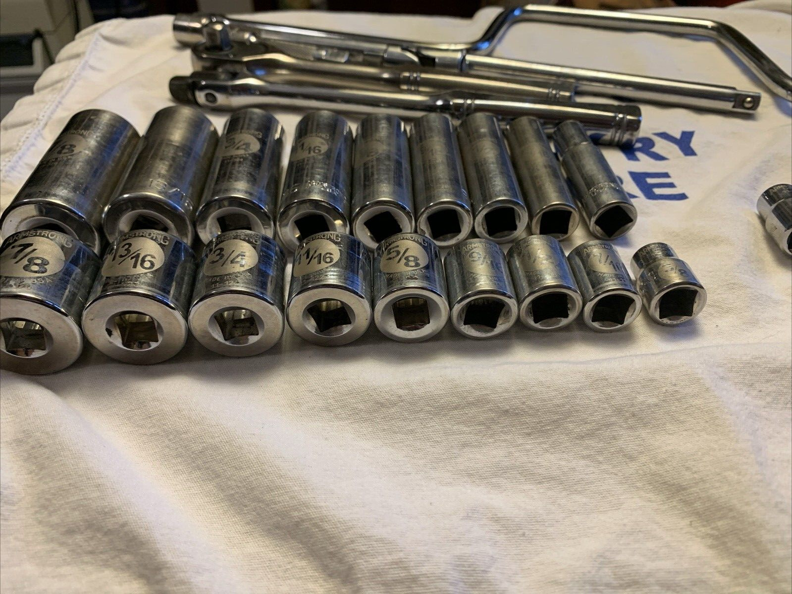 Armstrong 3/8″ Drive 25pc 12pt SAE Shallow & Deep Socket Set w/ Ratchet & more