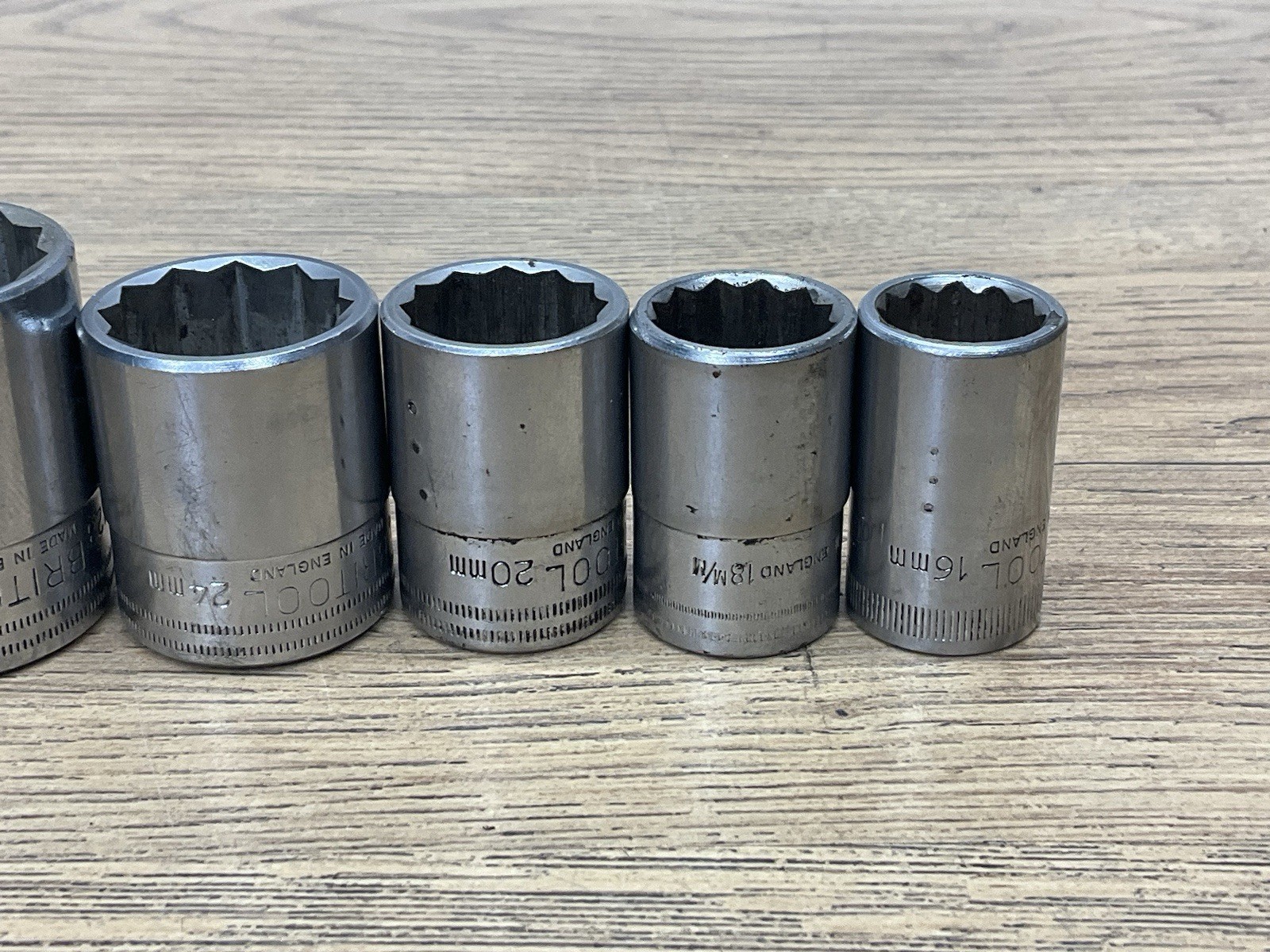 8 Britool Sockets EBM 32 30 29 28 24 20 18 16 MM Metric 12 Point 1/2″ Drive