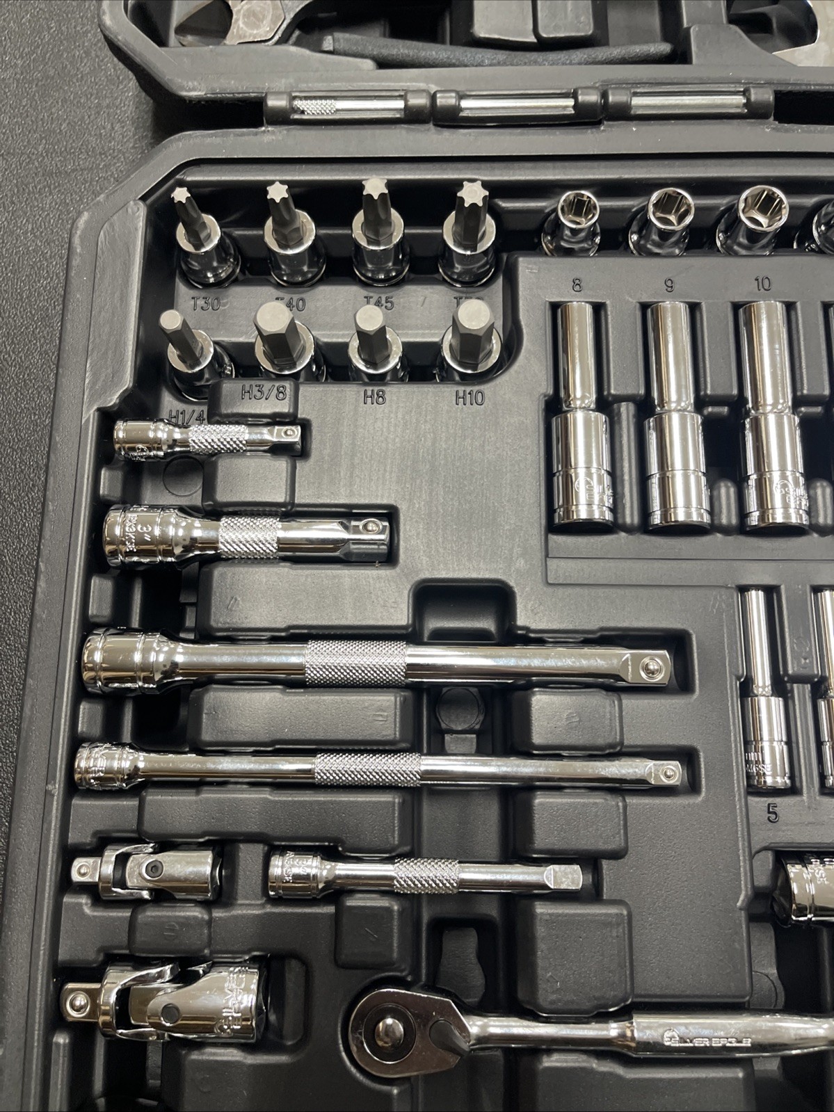 Matco Tools SAB122SE 122 PIECE 1/4″ & 3/8″ DRIVE SILVER EAGLE® MASTER TOOL SET