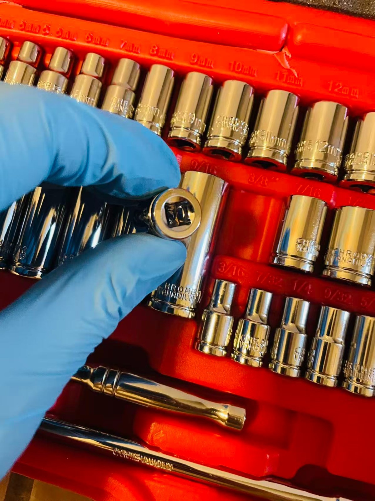 44-Piece 1/4 Inch Drive SAE (3/16 in – 9/16 in) & Metric (4 mm-14 mm) Socket Set