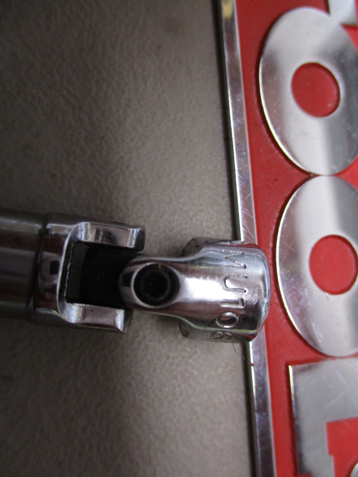NEW, MAC TOOLS 1/4 DR. ( 5/16 IN. ) CHROME UNIVERSAL , PART #MU106R