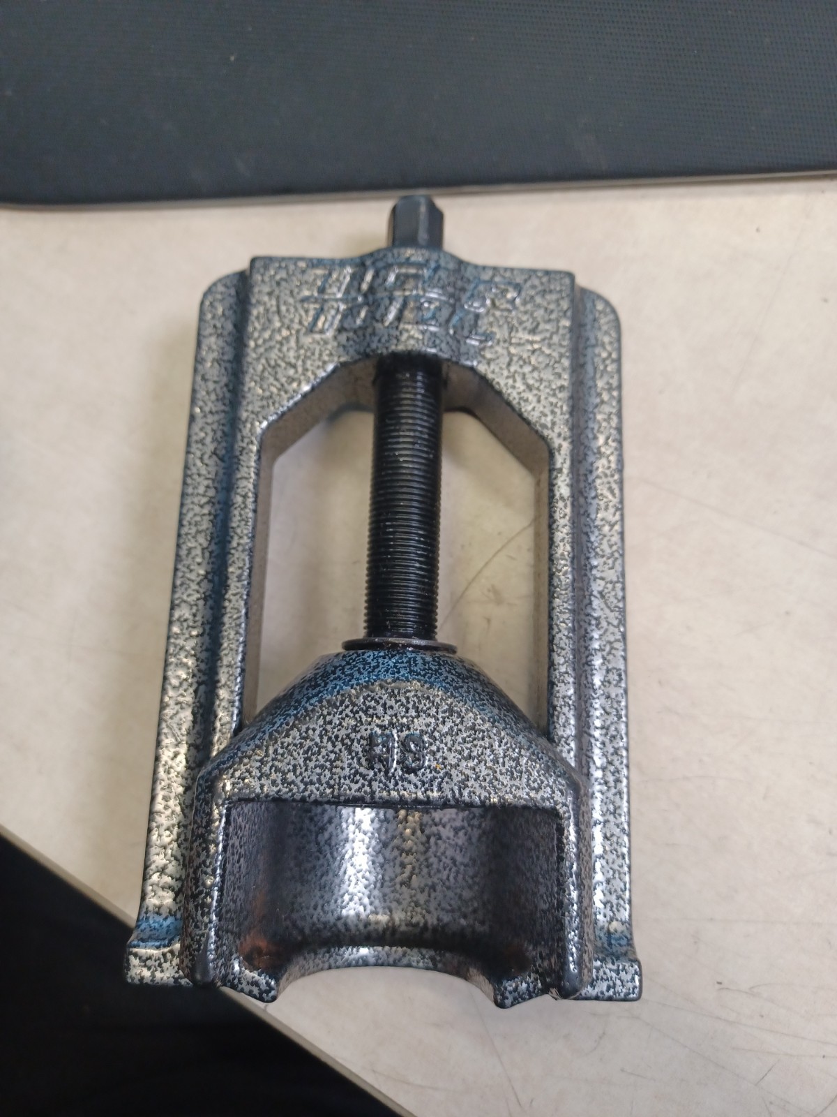 Tiger Tool Automotive U-Joint Puller, Universal Joint One Size, Factory 10105