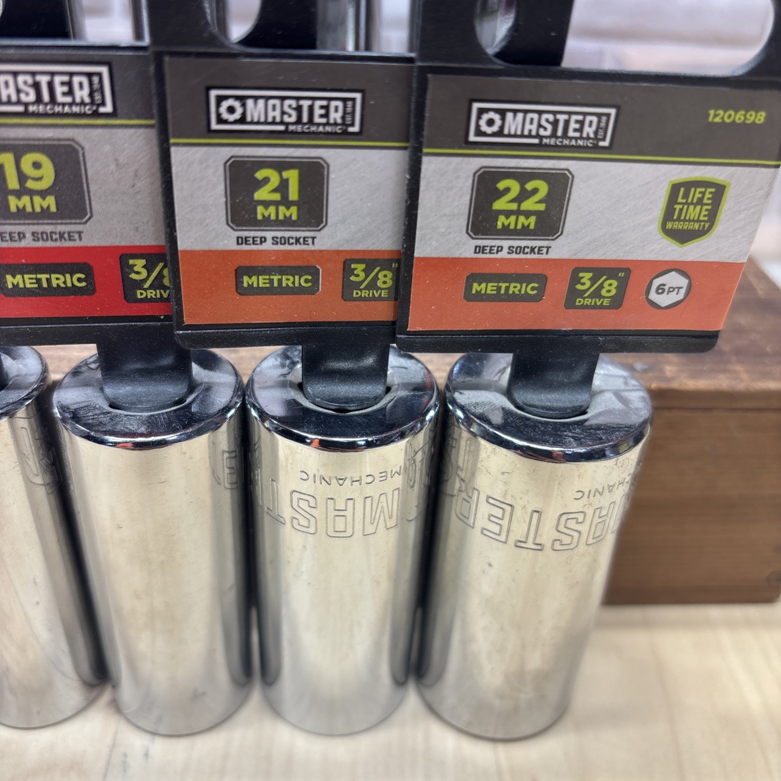10- Master Mechanic Deep Metric Sockets 10 11 12 14 15 16 17 19 21 22, 3/8 & 1/2