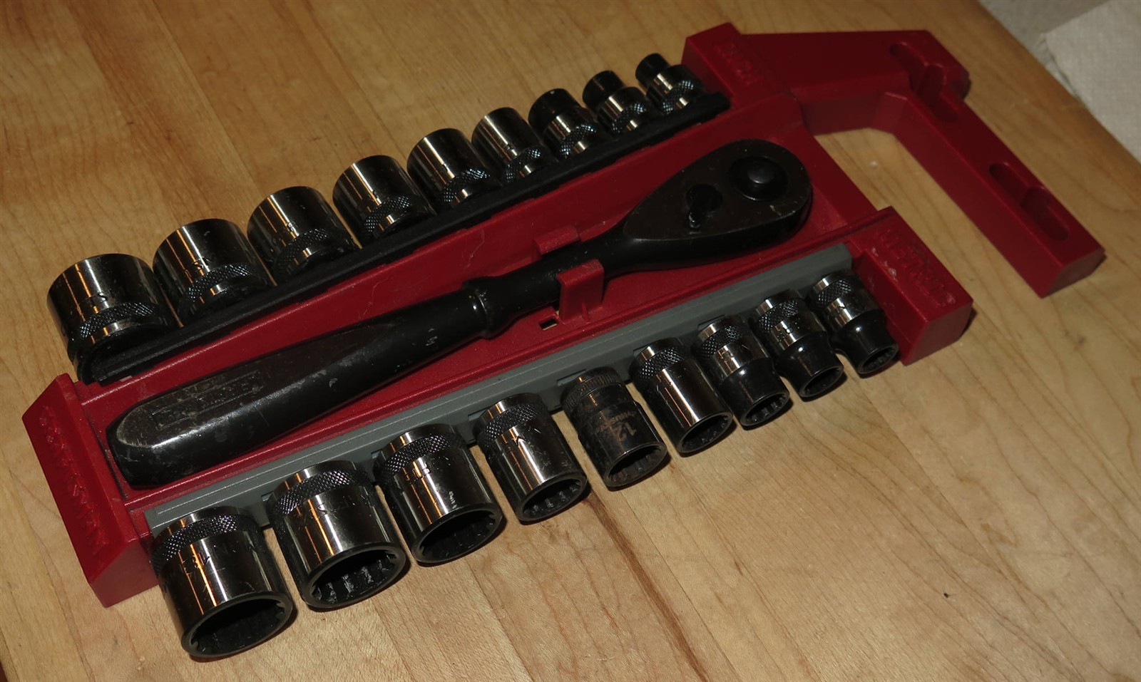 Craftsman 24963 19-Piece SAE+Metric 3/8″-Drive Ratchet Spline Socket Set – READ!