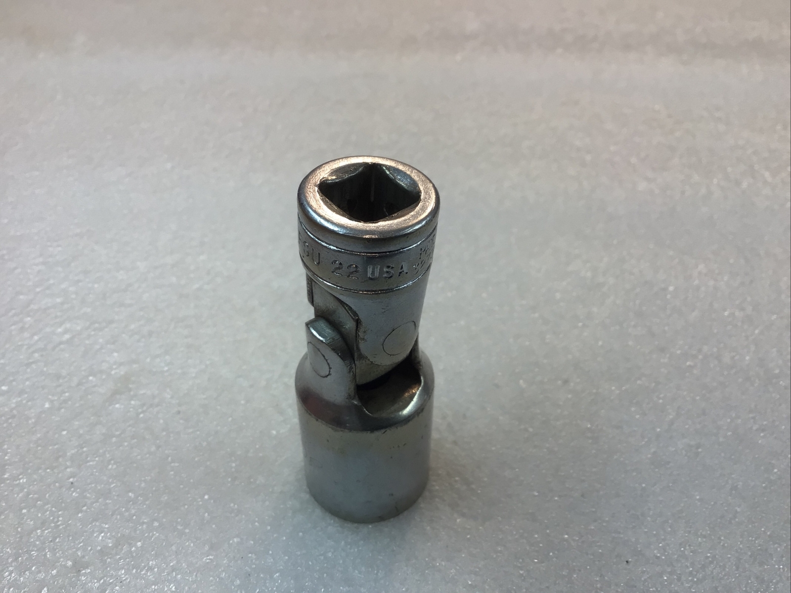 Snap On Tools#FSU22 – 11/16″, SAE, Semi-Deep, Swivel Socket, 3/8”Dr., 6Pt.,-USA-