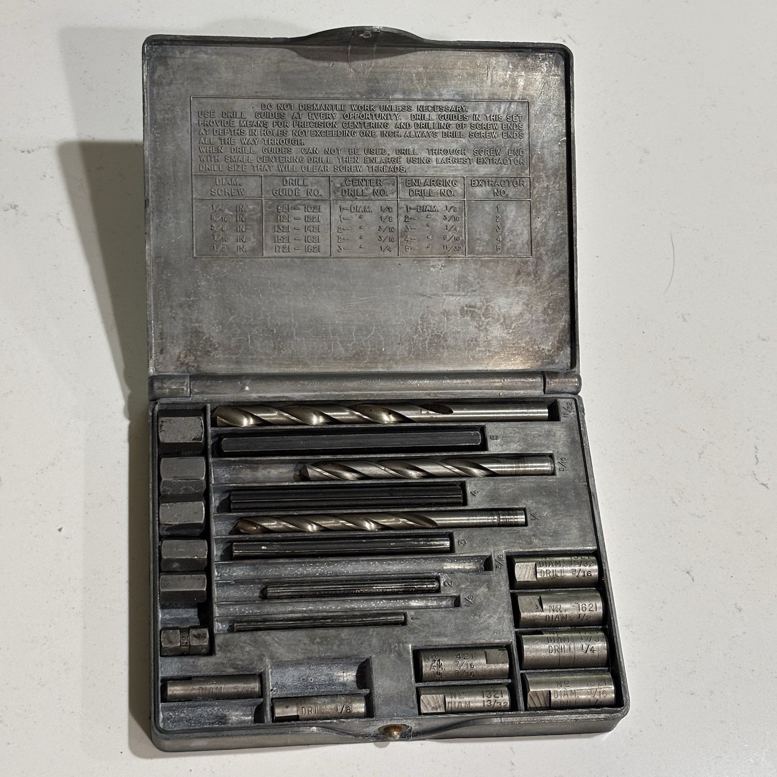 Snap-on Blue-Point Supreme Screw Extractor Set No. 1020 metal box (missing some)