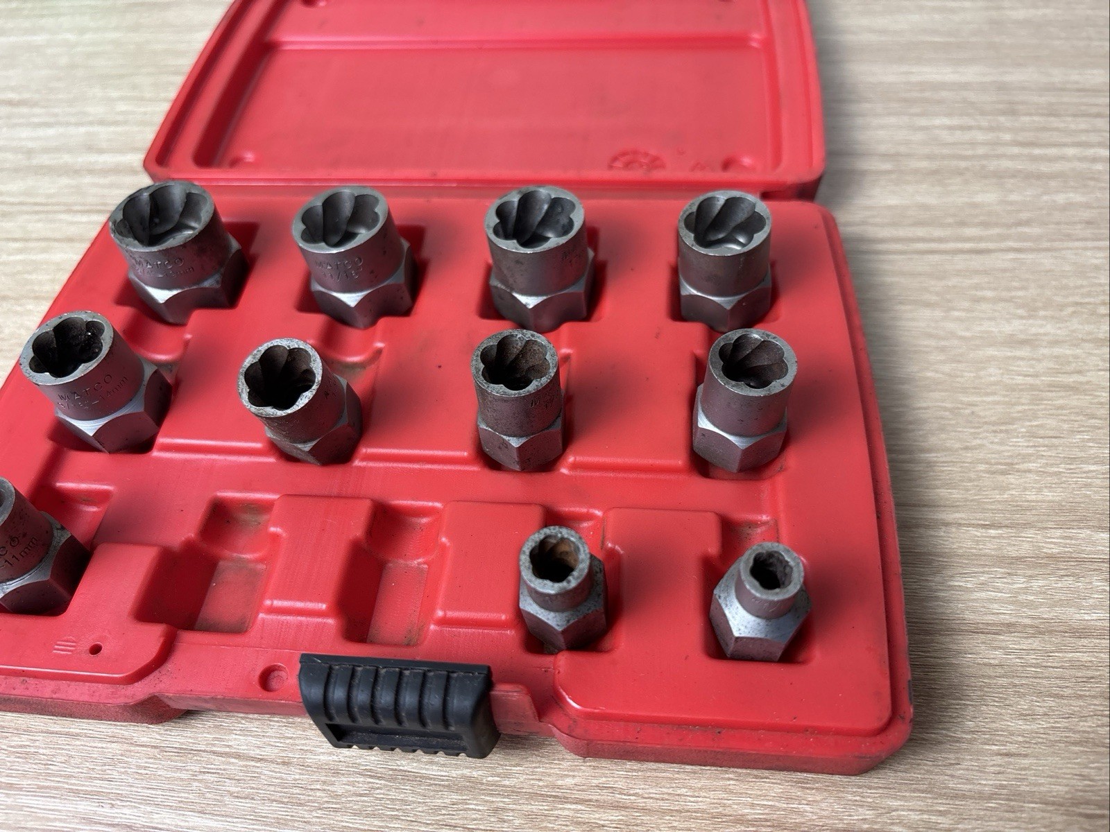 Matco MBX13 3/8″ Drive Bolt Extractor Set 1/4″-3/4″ 8mm-19mm 2 Pieces Missing