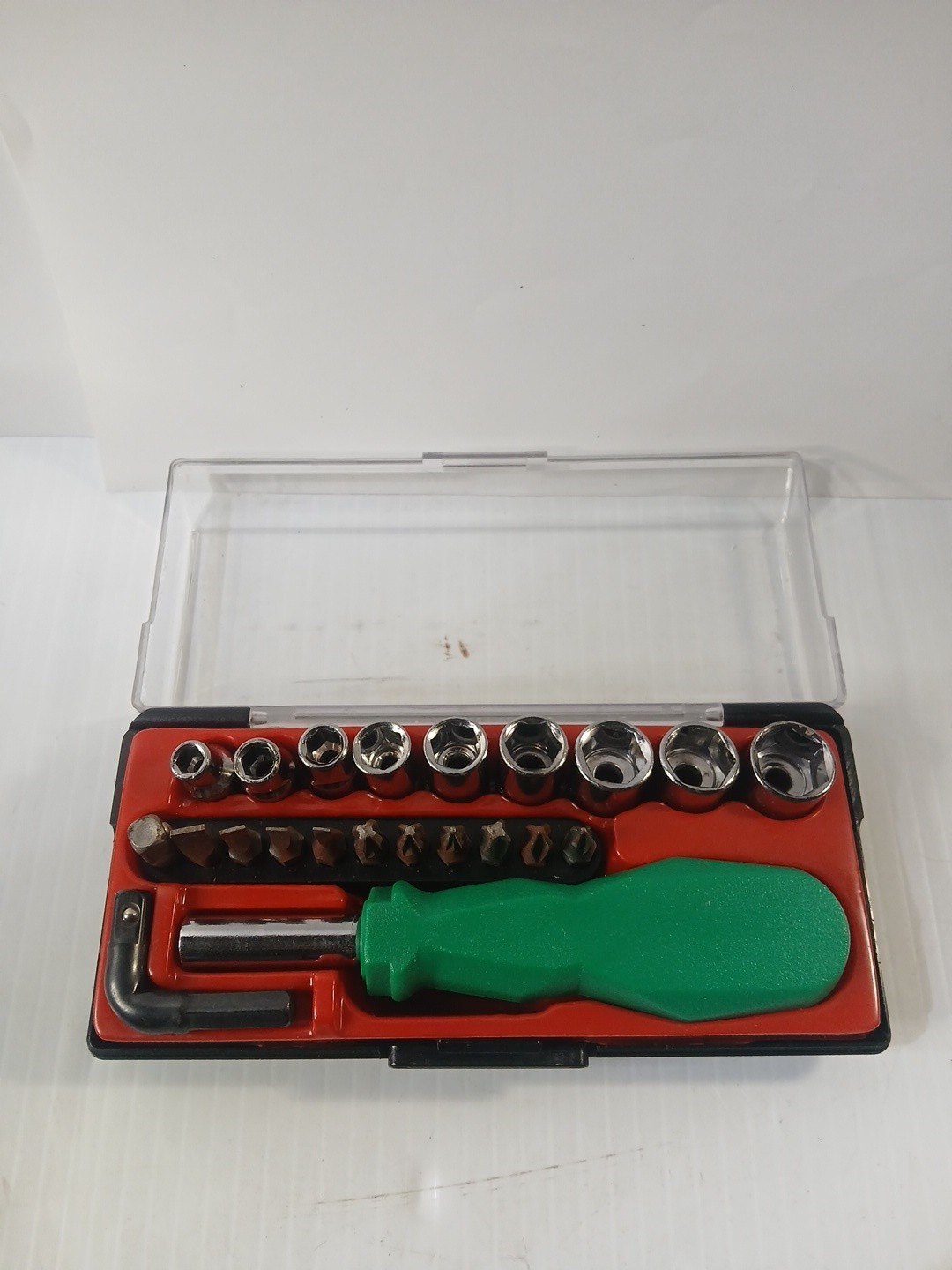 22 Piece Set Tools Socket, Multiple Bits With Attachment Handle Pre-owned