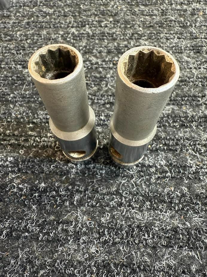 Two WARDMASTR 12 Point Deep Well Sockets 1/2″ Drive, 1/2″ and 9/16″