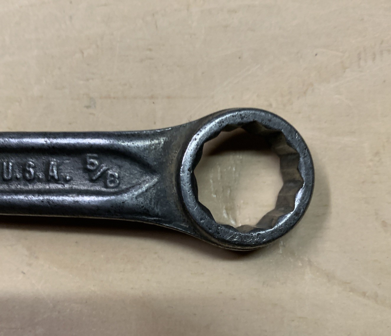 Vintage INDESTRO 1/4″ Drive Ratchet 6072 AND INDESTRO 5/8 X 11/16 Box End Wrench