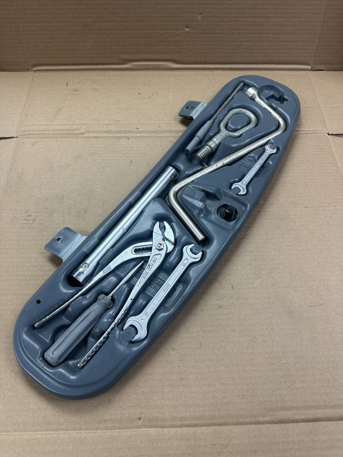 BMW E46 TRUNK TOOL KIT HOLDER 330 325 323 328 Sedan Coupe OEM
