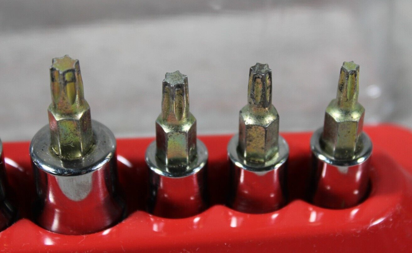 Snap On 209EFTXBY 9 Pc 3/8″ & 1/4″ Drive TORX Bit Socket Set & Mag Tray #I-5922