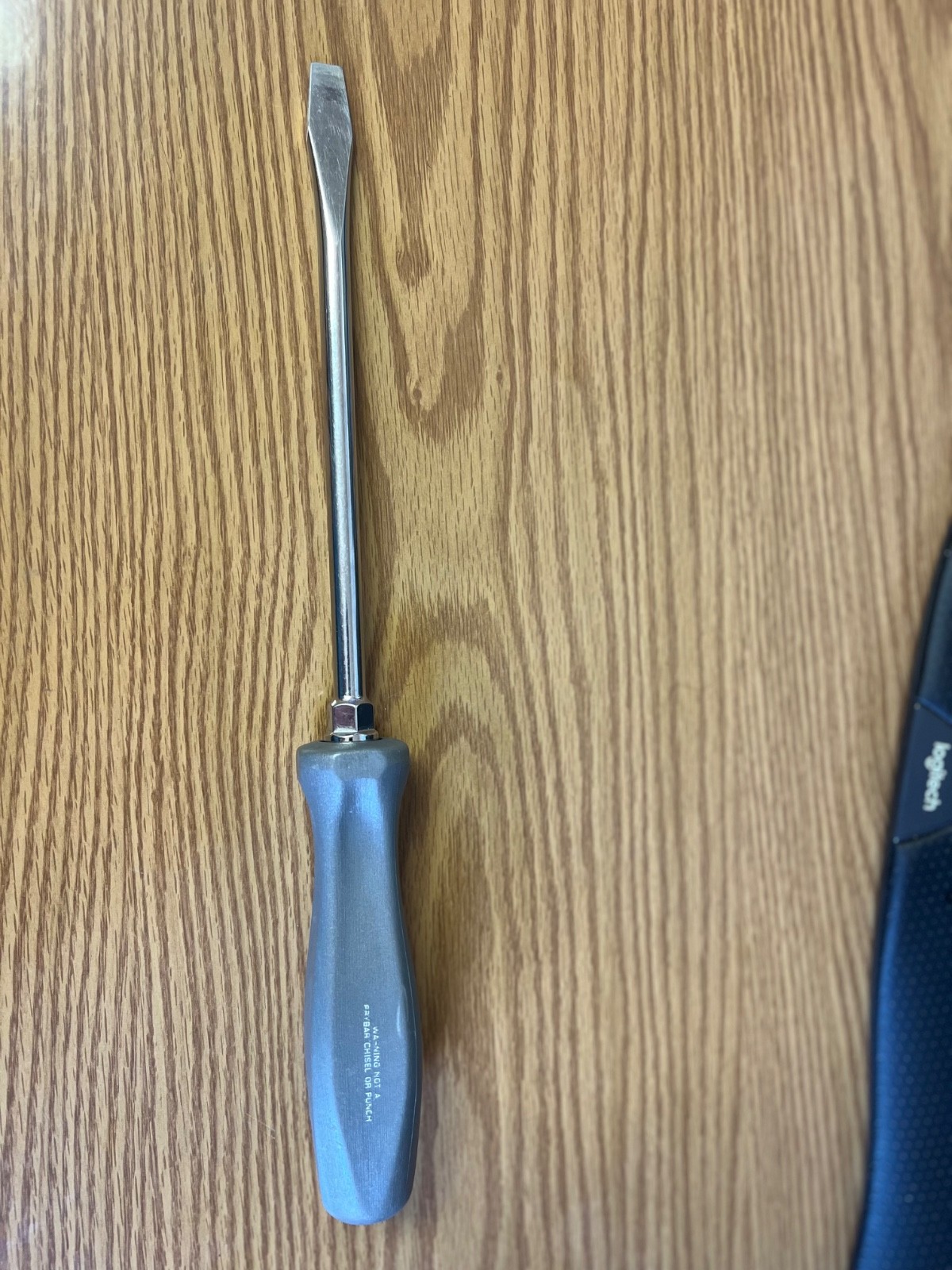 SNAP ON = SDD8A – GRAY HANDLE FLAT/SLOTTED SCREWDRIVER – 13.5″ LONT – LOC#235