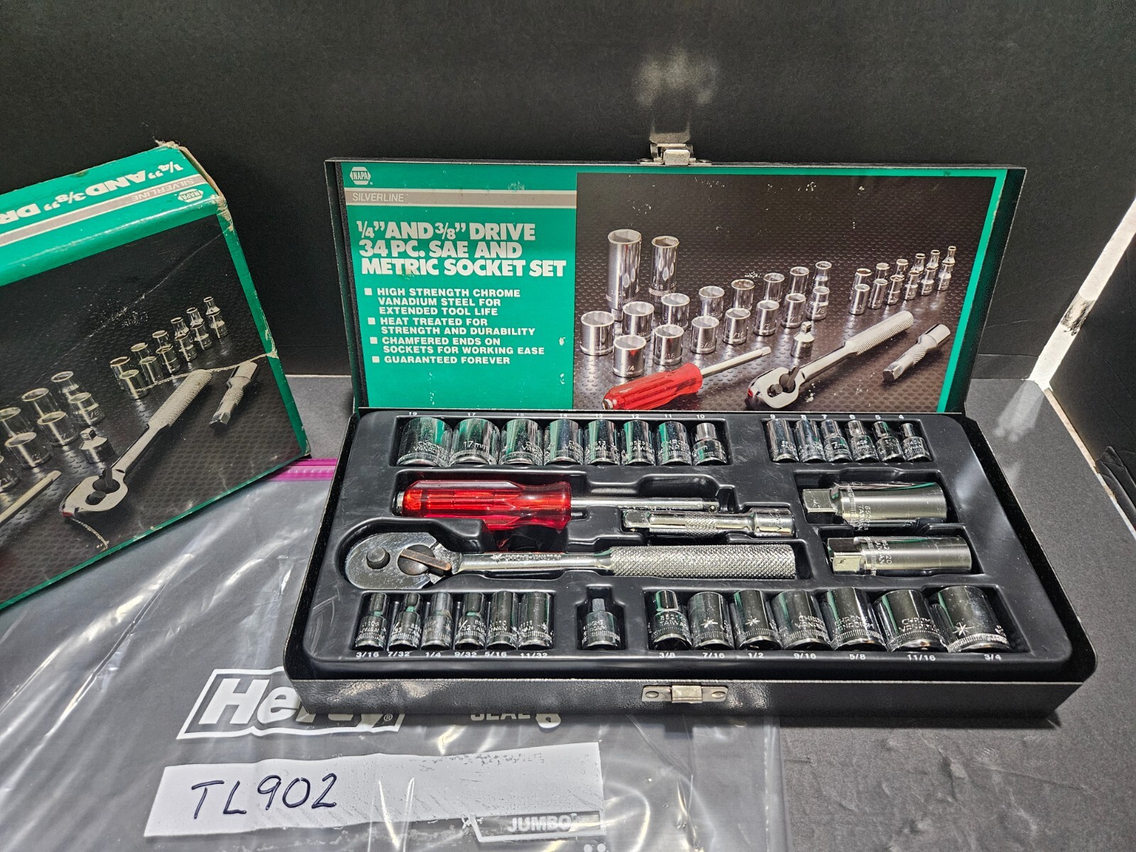 VINTAGE NAPA SILVERLINE 1/4″ & 3/8″ DRIVE 34PC SOCKET SET W/METAL CASE (TL902)