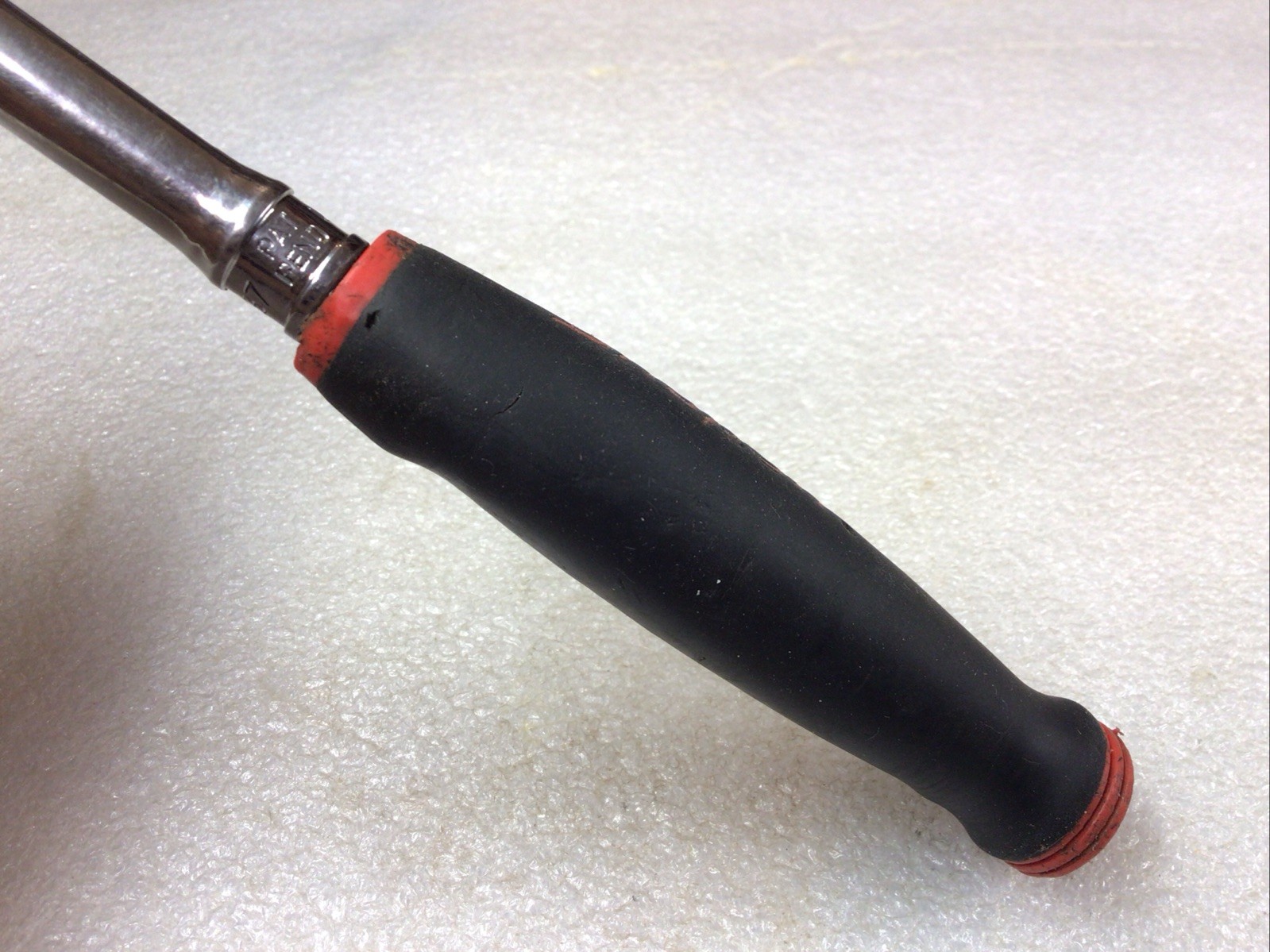 Snap-On TH737 -1/4″Dr., Round Swivel Head, Red Soft Grip Handle Ratchet-USA-NICE