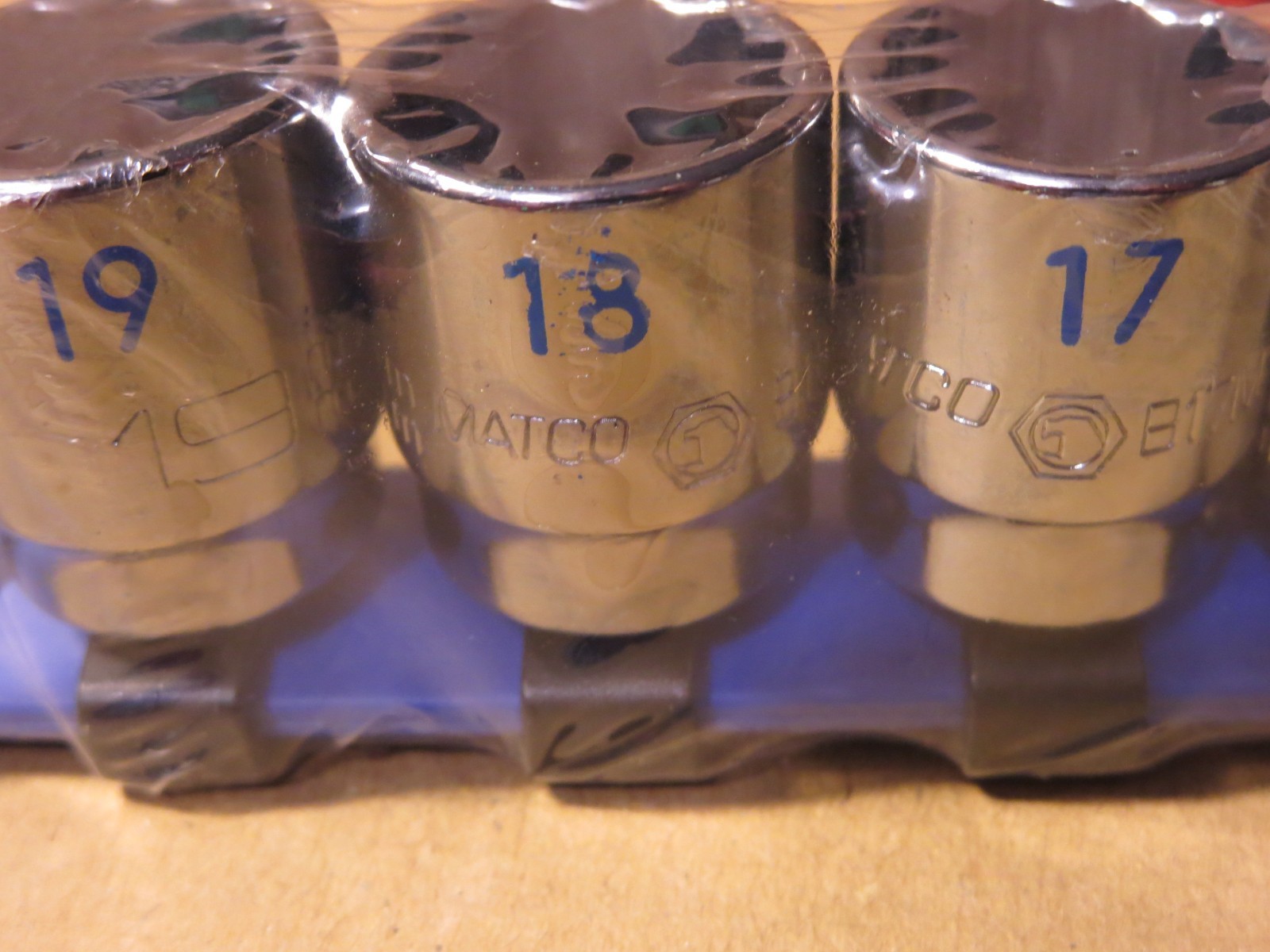 NEW Matco Tools SBM122TA 12pc Metric 8-19mm EASY READ Socket Set, 3/8″ Drive