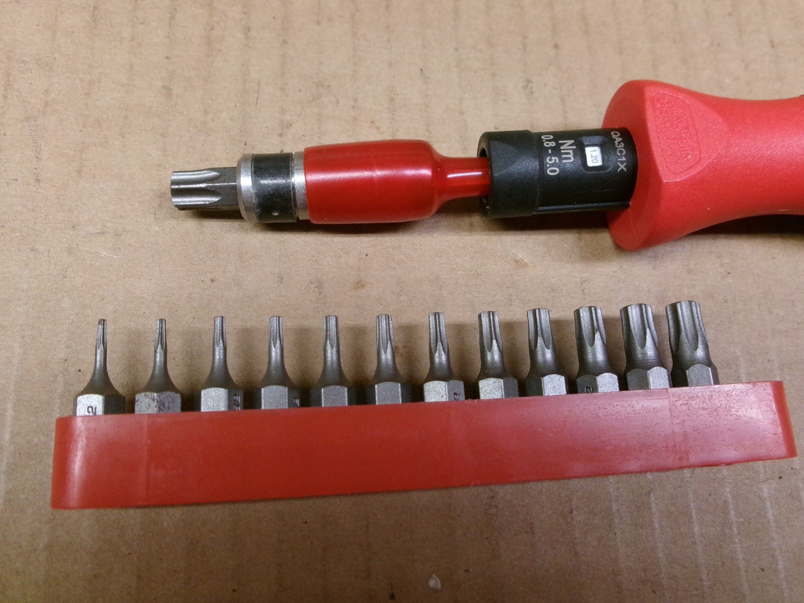 Wiha Germany 16-Piece 0.8 – 5.0 NM Torque Vario Screwdriver Set No 28553
