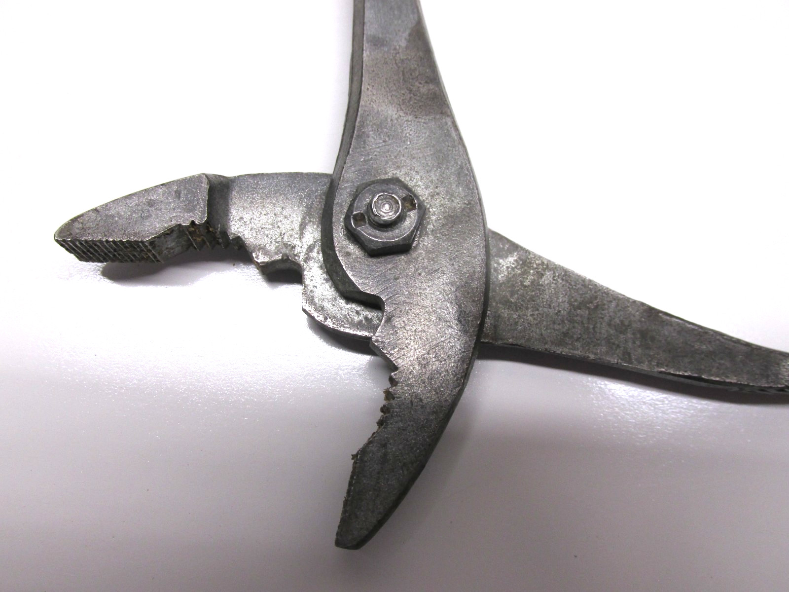 Motorcycle Slip Joint Pliers 6-1/2″ long, galvanized finish and textured grip.