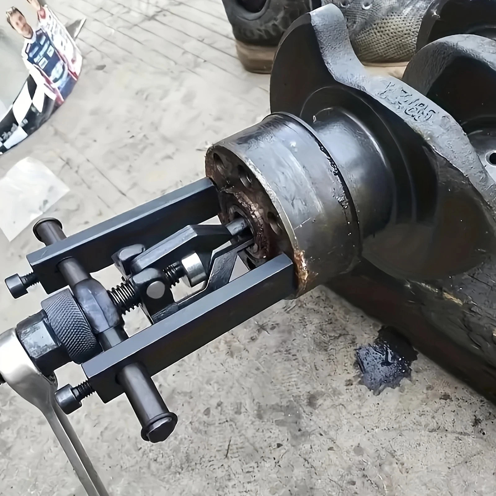 Inner Hole Bearing Puller – Heavy-Duty for Bearing Removal in Auto & Machinery