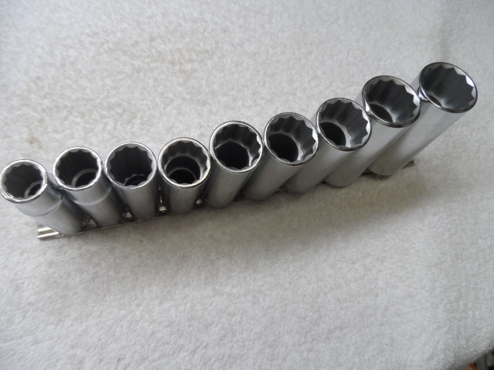 Craftsman 1/2″ Drive SAE Deep Socket Set, USA, 12pt – 9 pcs (1/2″ to 1″)