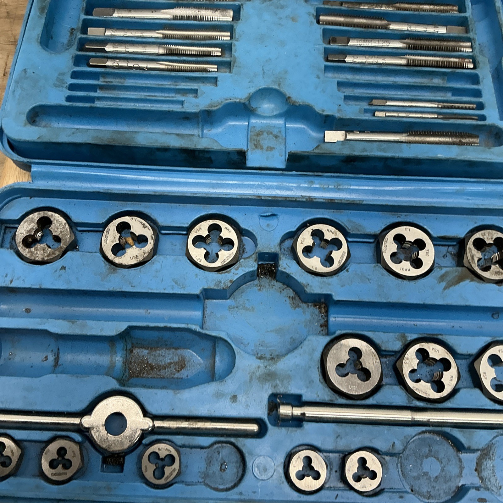 Matco tools. Metric tap and die super set no 6312. (F)