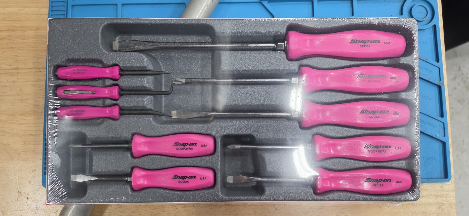 Snap-on Tools NEW PINK 10pc Screwdriver & Magnet Pocket Prybar Set SDDDPBX100EP