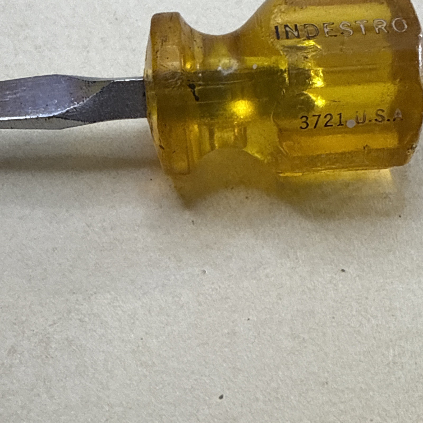 Vintage INDESTRO Amber 3721 Square Shank 1-1/4″ Stubby Flathead Screwdriver old