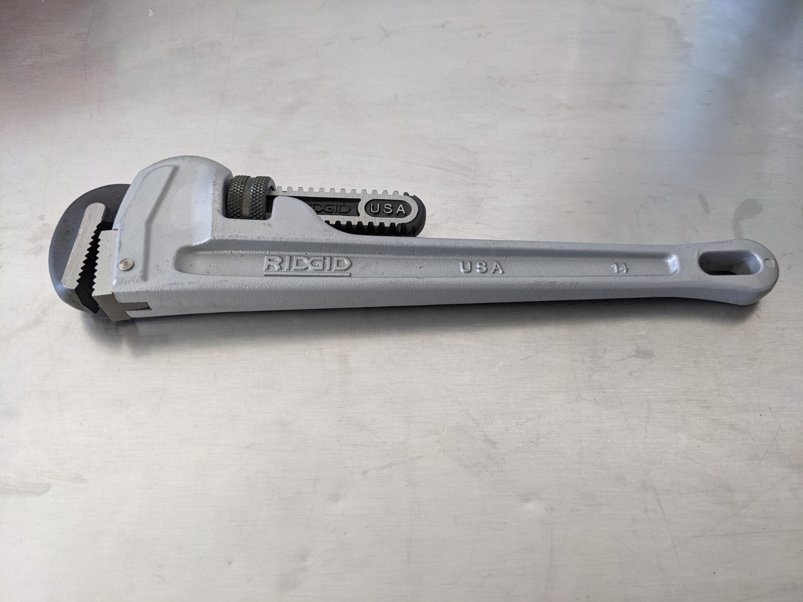 RIDGID 14″ Grey Aluminum Straight Jaw Pipe Wrench (Made in USA)