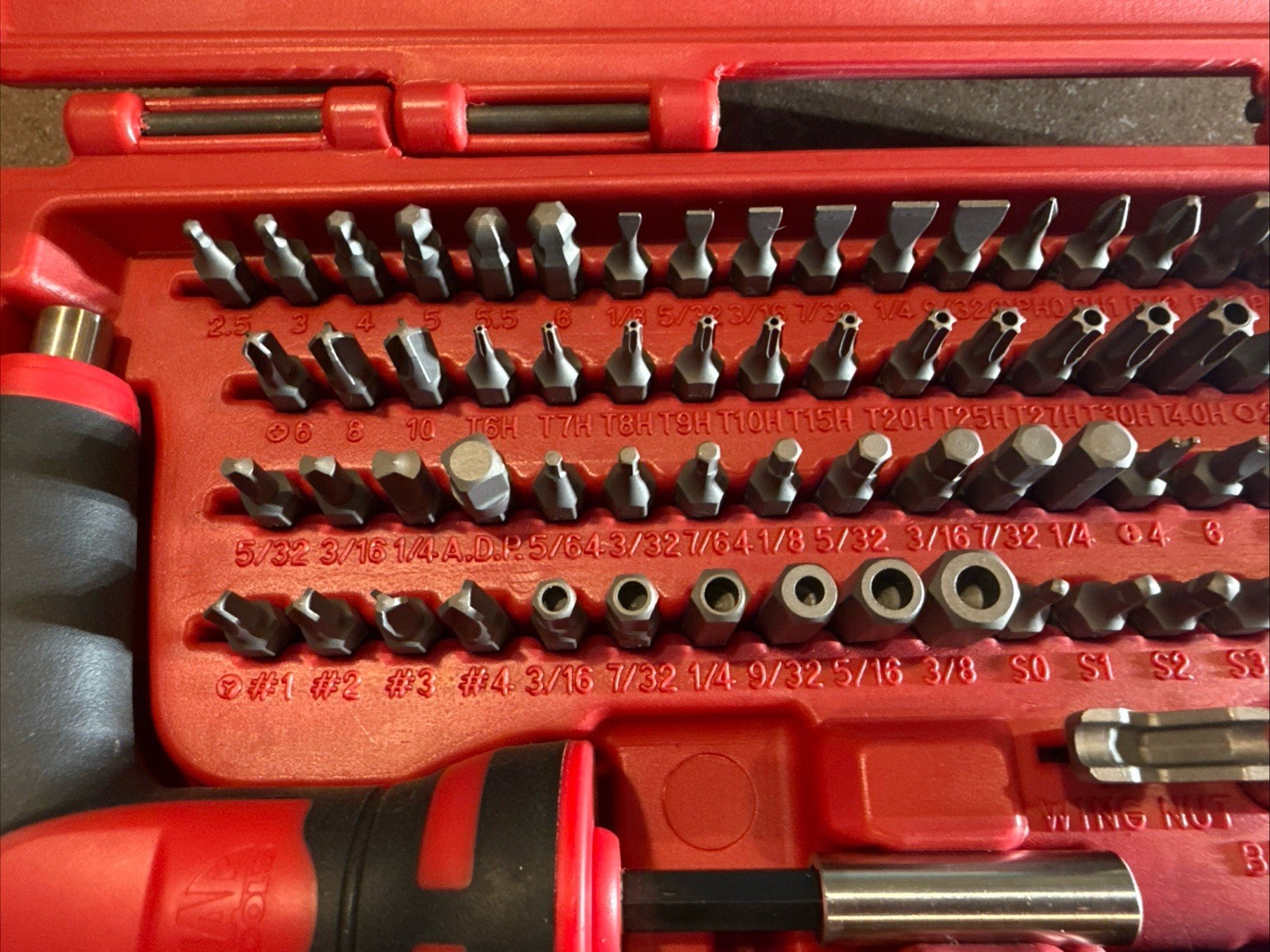 Mac Tools 123 Pc. 1/4” Mac Grip Ratcheting Hex Bit Screwdriver Set w/Case