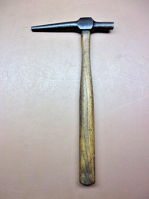 Vintage UNBRANDED AUTO BODY / TINNERS HAMMER 2/12 1/2″ Wood Handle Clean Tool!