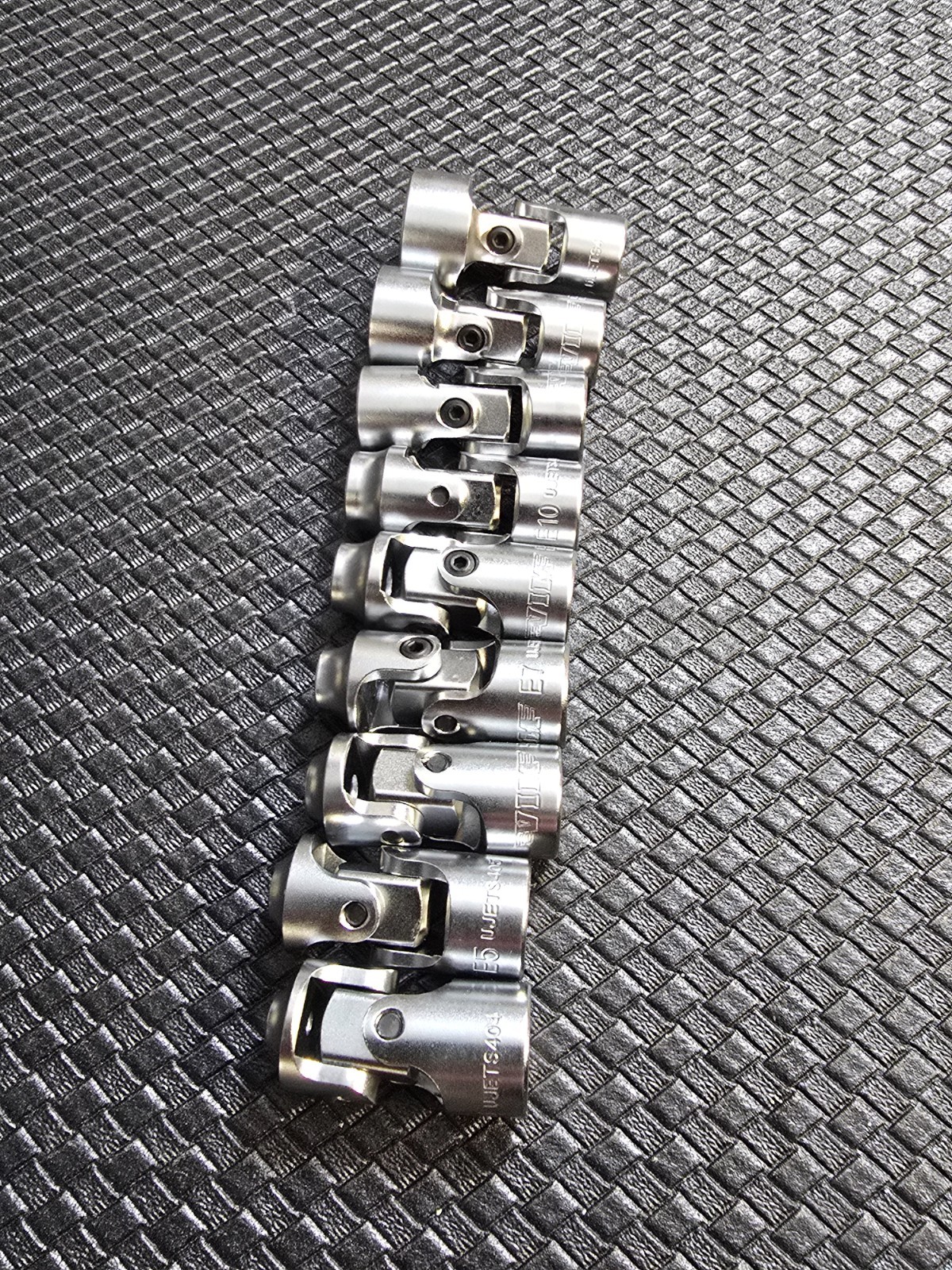 9 PC. 1/4’’ DR. STUBBY UNIVERAL JOINT E-TORX SOCKET VIM-UJETS400