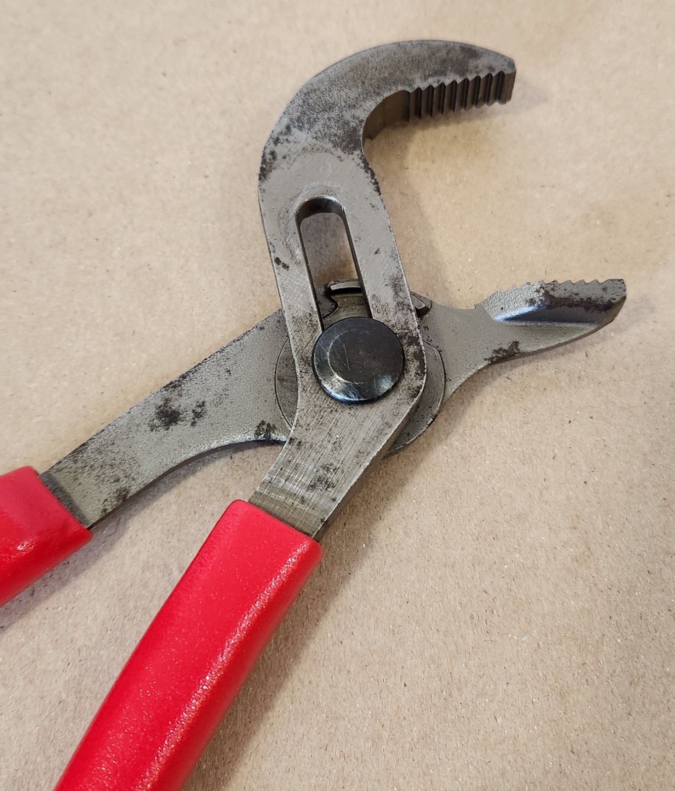 Snap On 91ACP 9″ Adjustable Joint Interlocking Channel Pliers RED