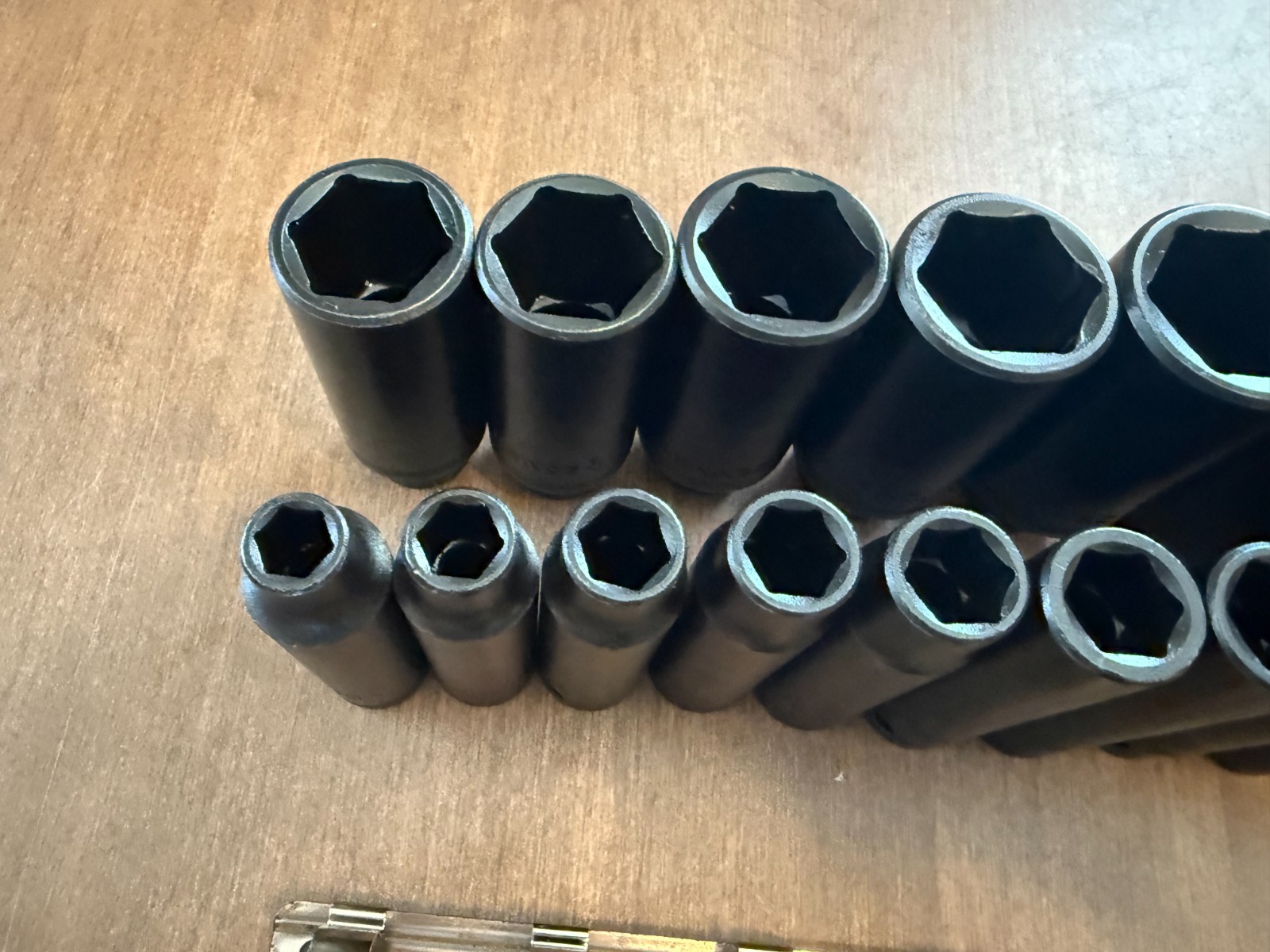 Mac Tools 24-PC. 1/2″ Dr. Metric Deep Impact Socket Set SVDPM246CBR & Tool Bag