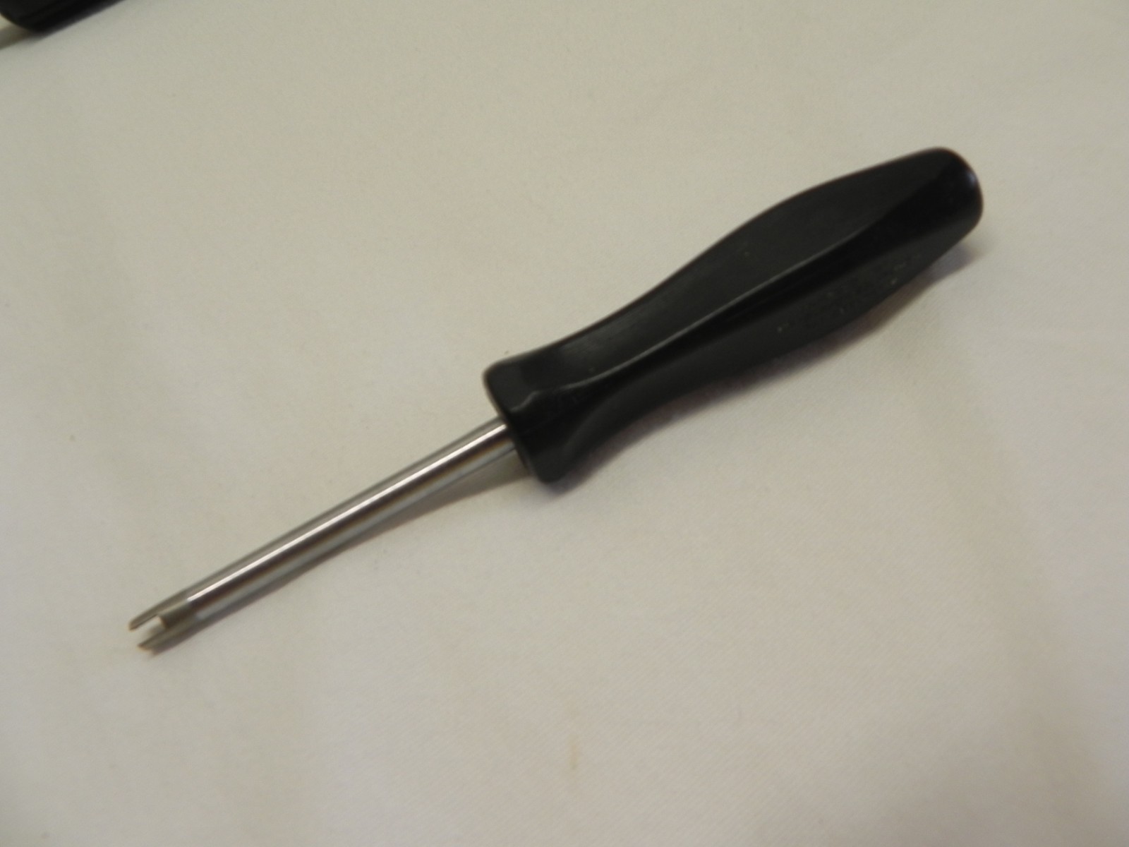 Snap-on 2 Piece MD17 & TR108 Carb Adjustment Tool & Tire Valve Core Tool