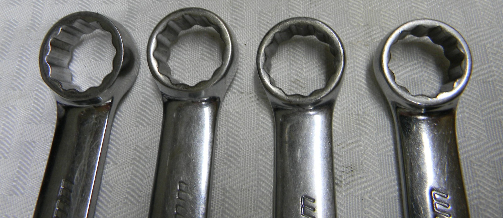 SNAP-ON 4PC METRIC 12PT COMBINATION WRENCH SET 17-20MM #OEXM170B-200B