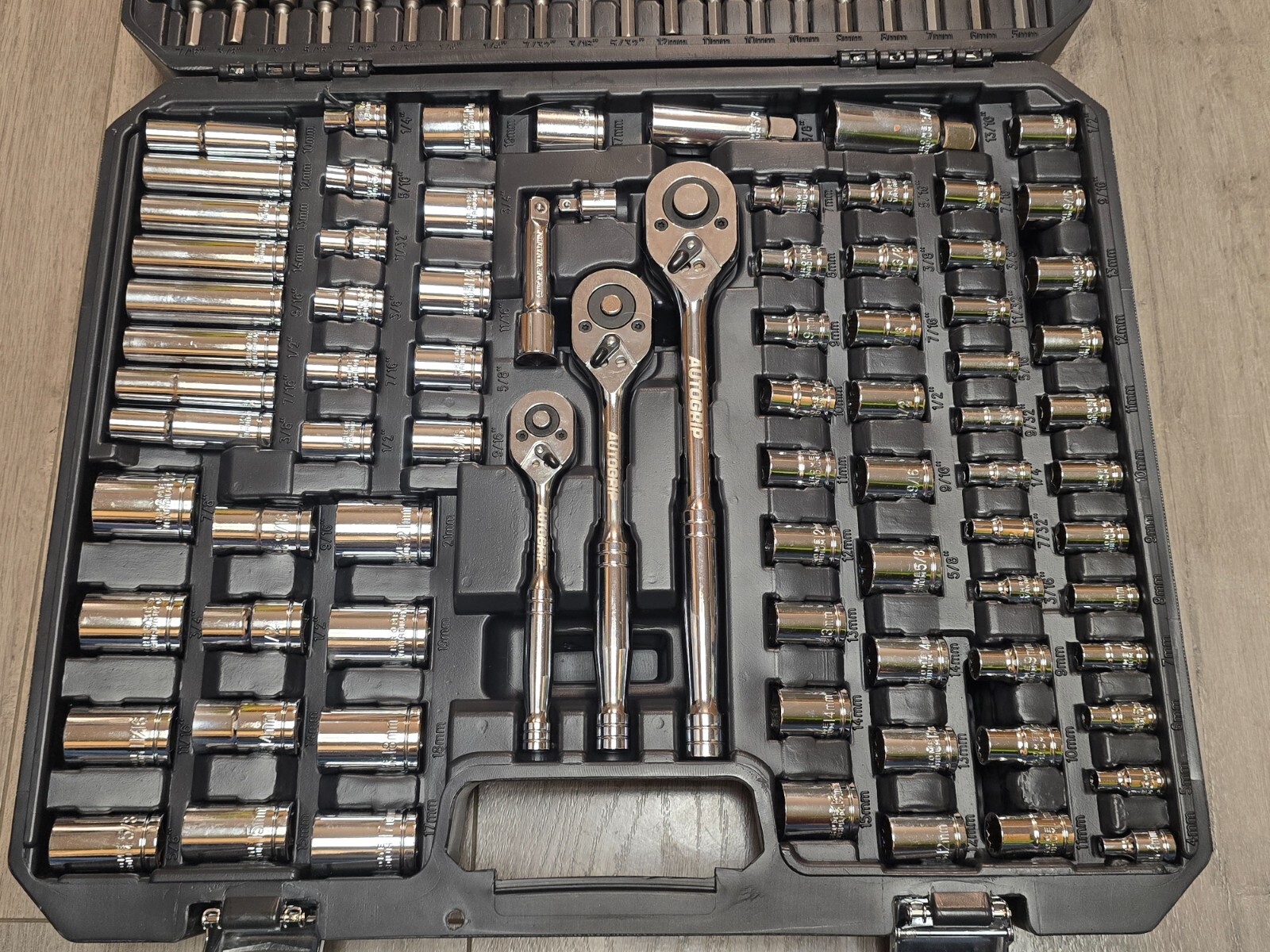 AutoGrip 200pc Master Tool Set w/1/4, 3/8 & 1/2 Dr Metric & SAE w/Wrenches 42200