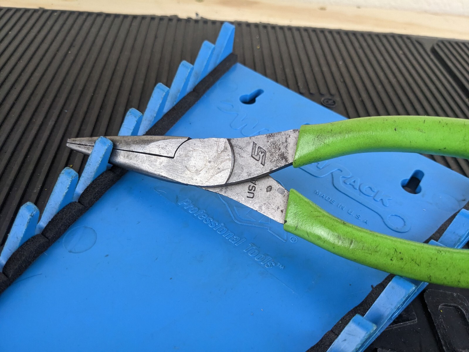 #at882 Snap On 96ACF – 8″ Talon Grip™ GREEN NEEDLE Nose Pliers
