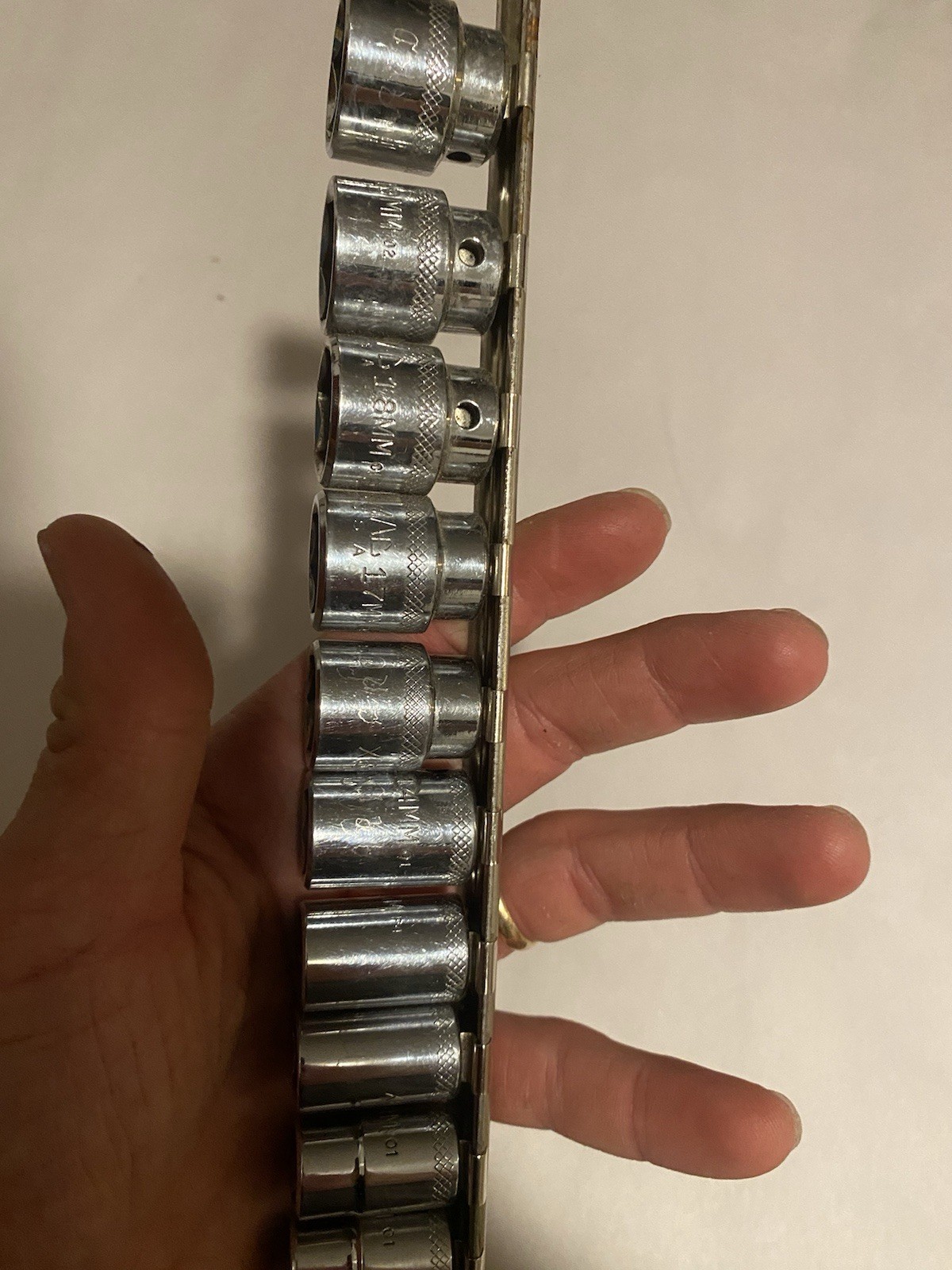 Mac Tools x6 series metric socket set. 14 pieces 6mm to 20mm