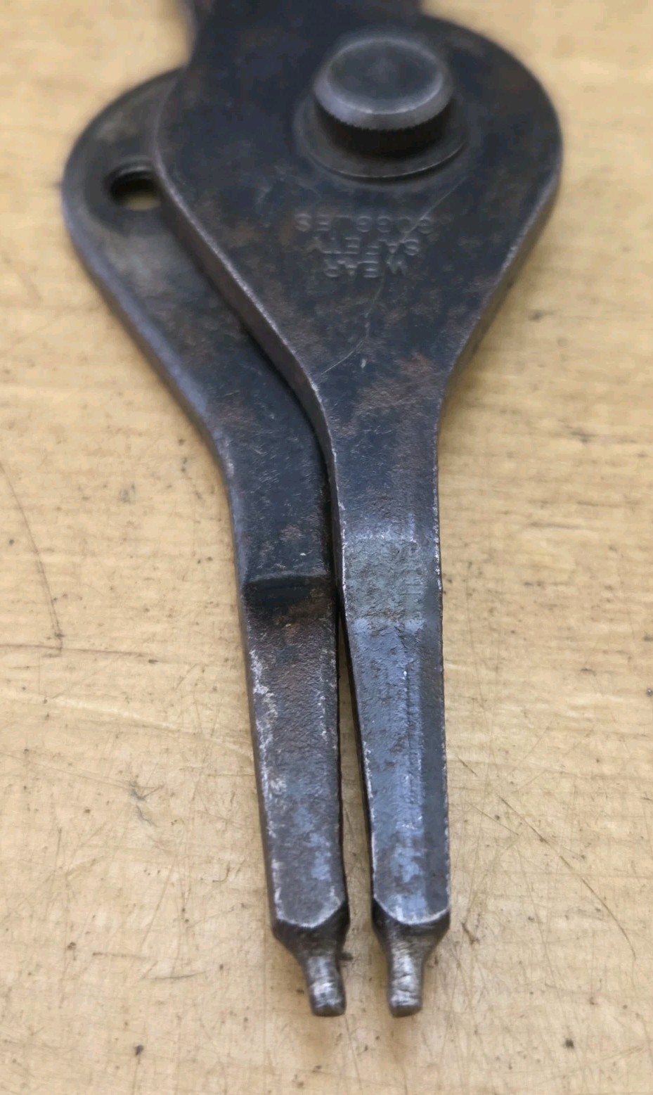 Blue Point PR56A – 9-1/4″ Long Straight Fixed Tip Convertible Snap Ring Pliers
