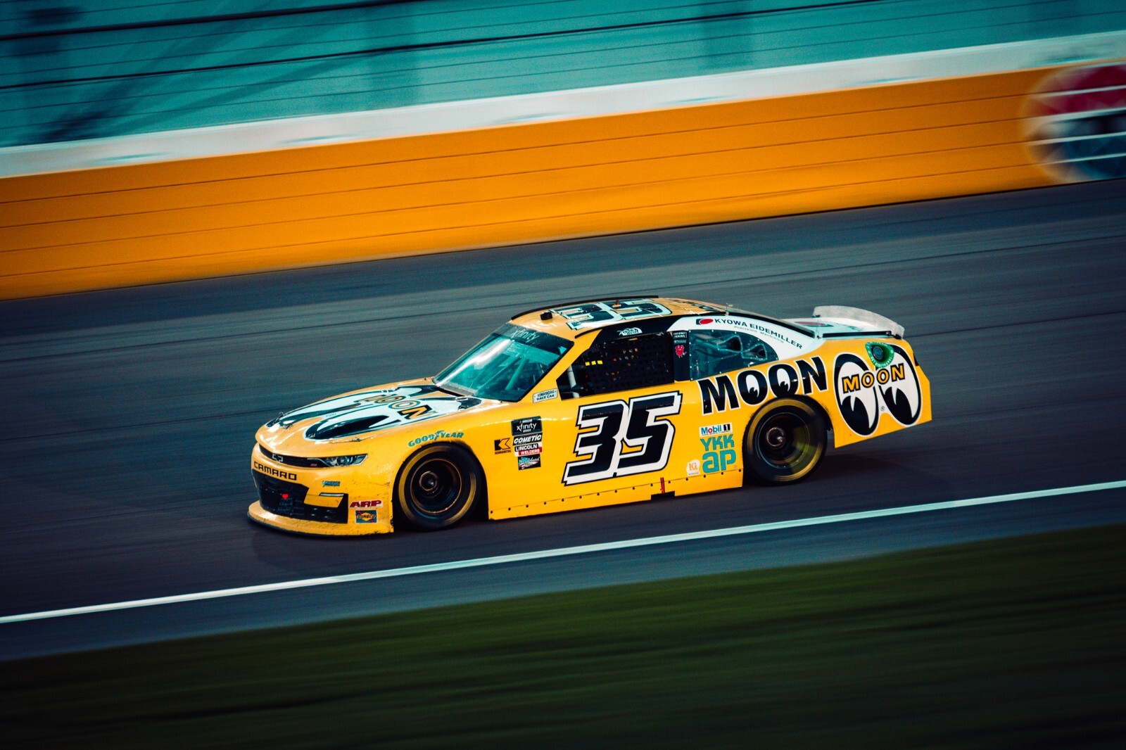 【Autographed】MOONEYES [Color Chrome] NASCAR Xfinity Camaro 1:24 scale