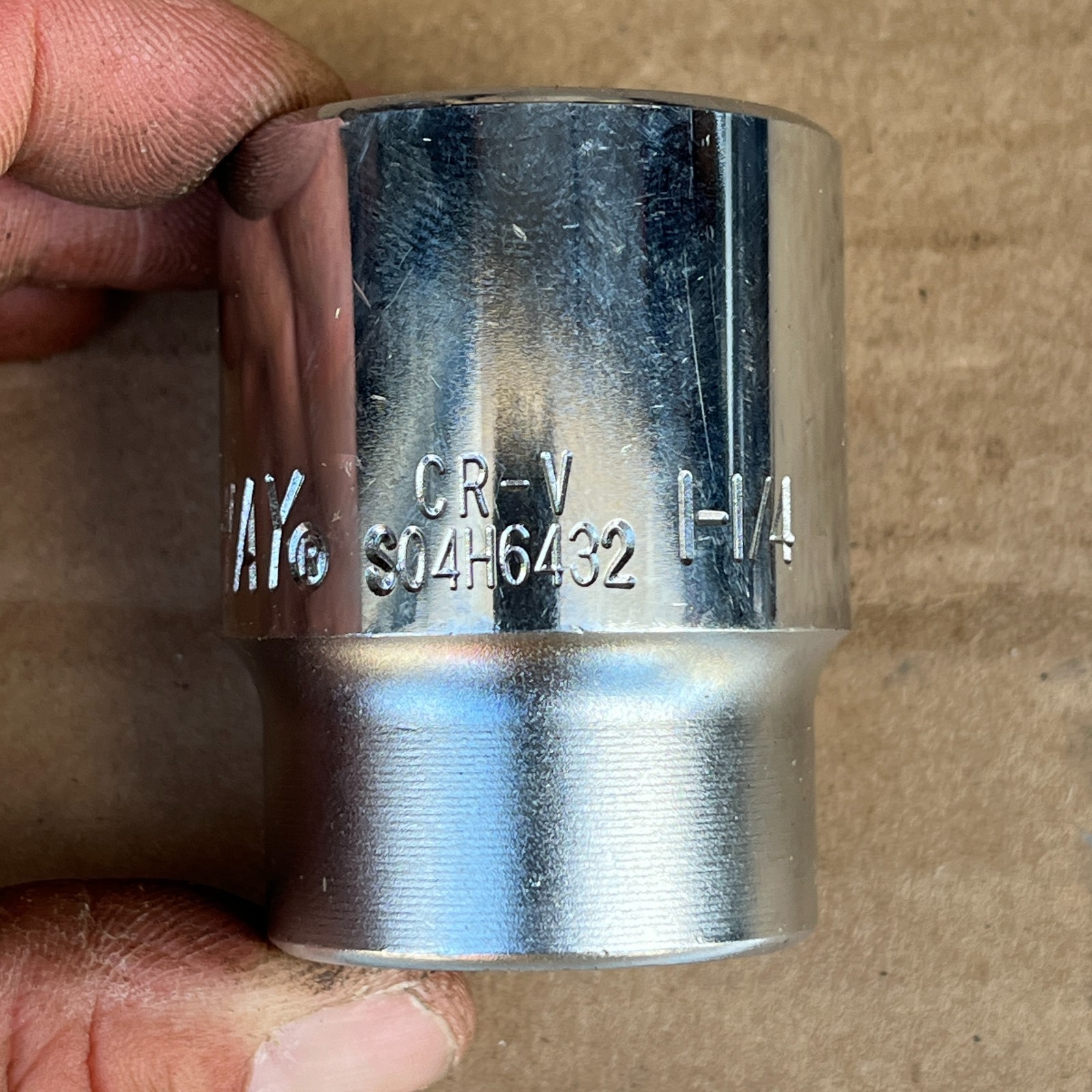 Jonnesway Tools 1-1/4″ Shallow Chrome 3/4″ Drive 12pt Socket SO4H6432