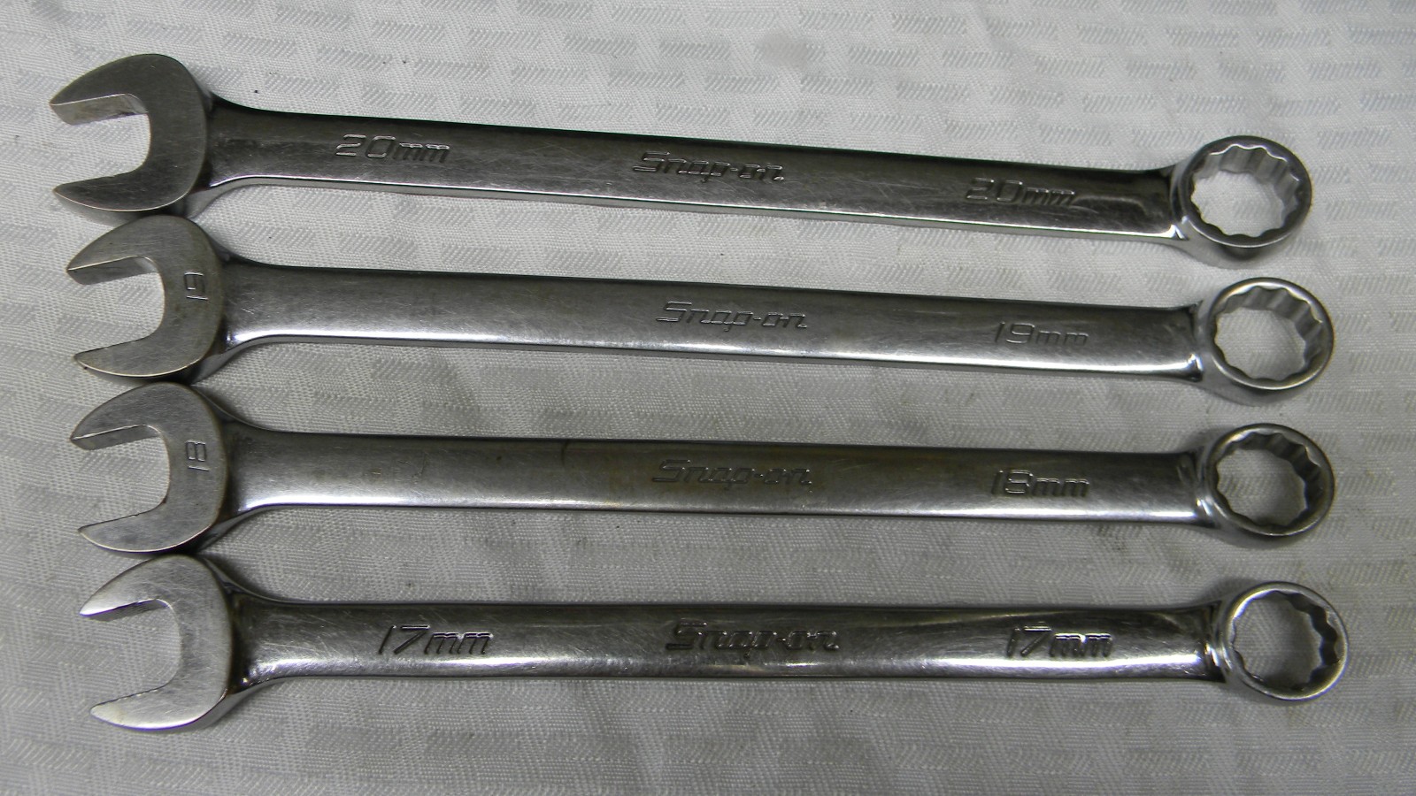 SNAP-ON 4PC METRIC 12PT COMBINATION WRENCH SET 17-20MM #OEXM170B-200B