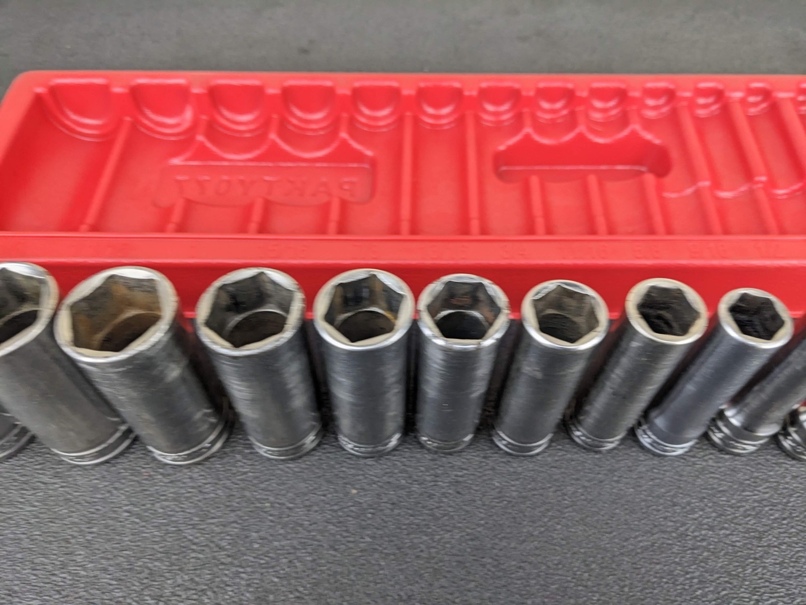 #bo810 Snap-on Tools 1/2″ Drive 6 Point Deep Socket Set 3/8″ to 1-1/8″ 313TSYA