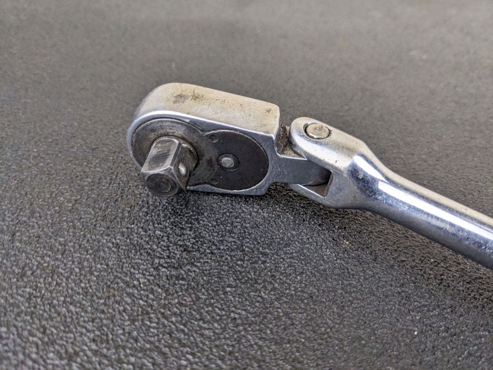 SNAP-ON TOOLS F732, 3/8″ DRIVE 11″ FLEX HEAD OFF-SET ANGLE RATCHET