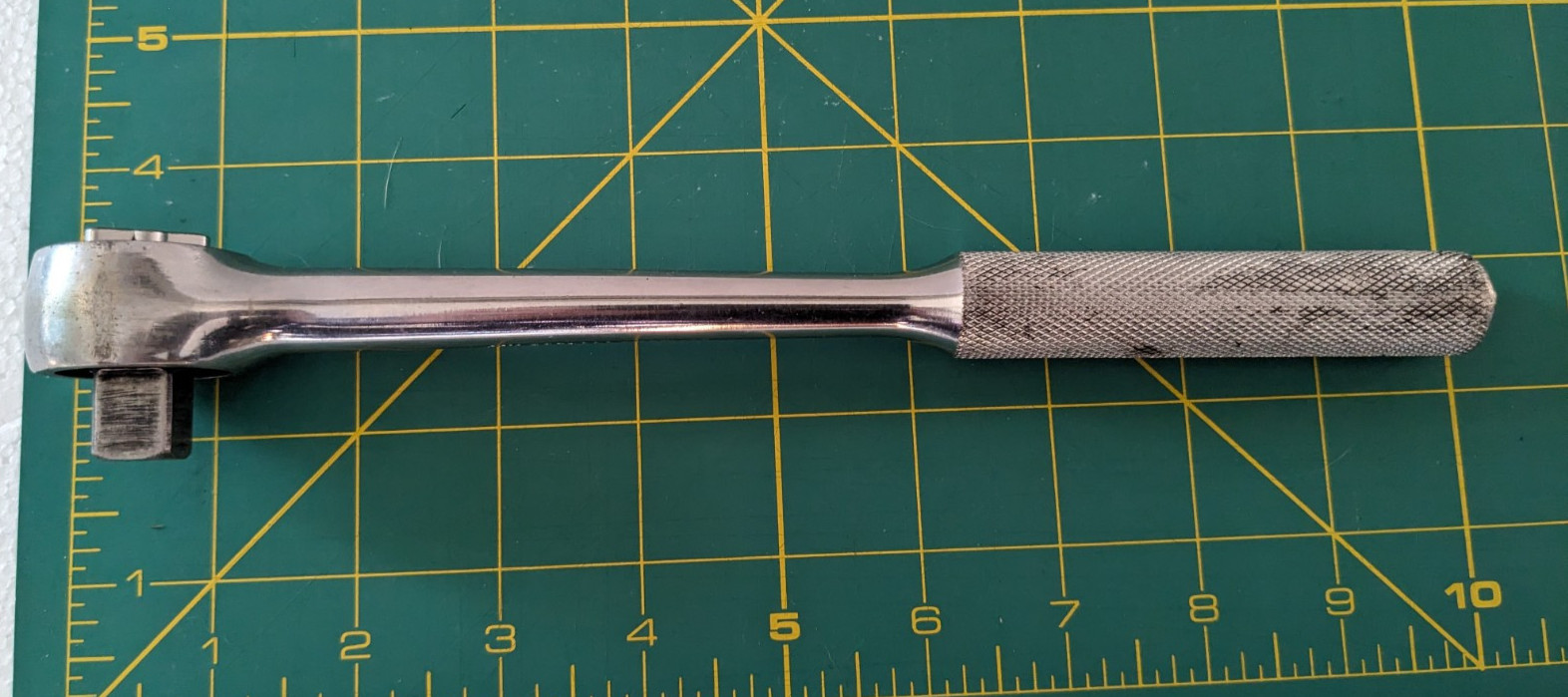 Vintage Husky CS-43 1/2” Drive Round Head Ratchet 10” Long Knurled Handle USA