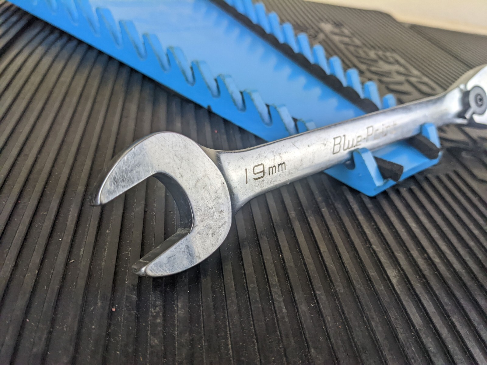 #at722 Blue Point BOERM19 19mm 12-Point Metric 15° Offset Ratcheting Wrench